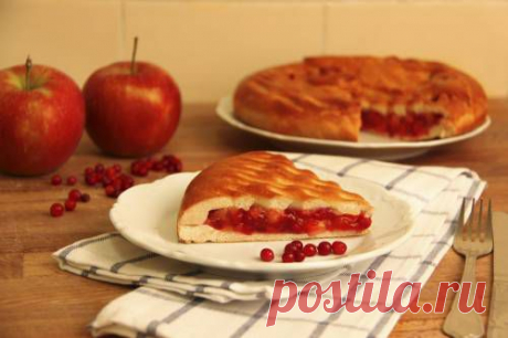 Дрожжевой пирог с брусникой и яблоками / Простые рецепты