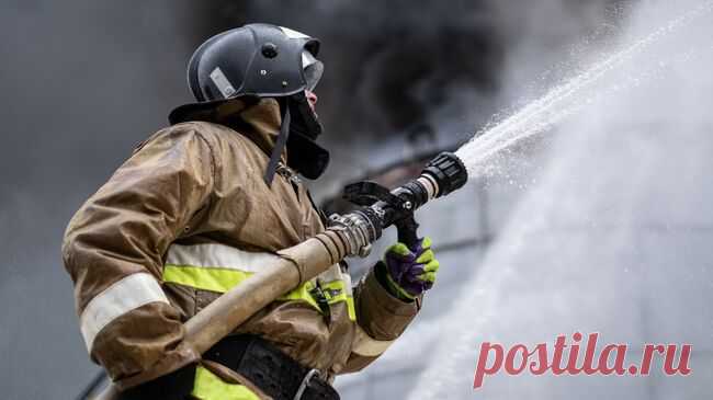 На Кубани потушили пожар на НПЗ после падения обломков БПЛА