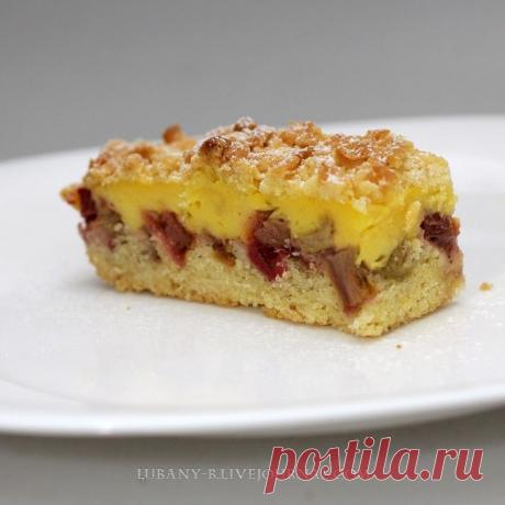 Пирог с ревенем и заварным кремом.