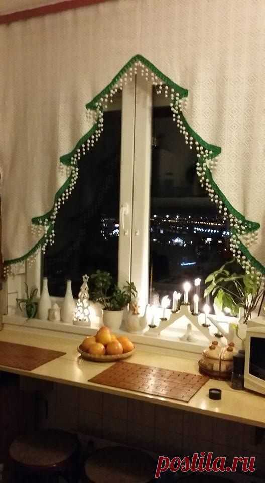 Очень красивое новогоднее  украшение  окна и подоконника