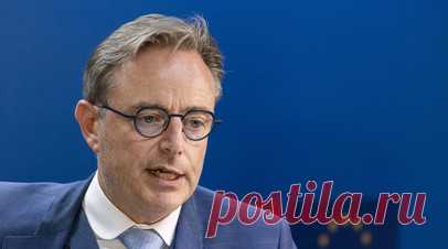 Премьер Бельгии потребовал от ЕС разделить риски для изъятия активов России. Бельгийский премьер-министр Барт де Вевер потребовал от стран Евросоюза разделить риски для изъятия хранящихся в юрисдикции Бельгии замороженных российских активов. Читать далее