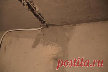 Чем грозит штроба в потолке квартиры