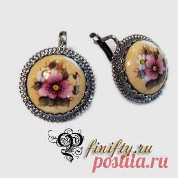 Серьги. Ручная работа.
Ростовская финифть (горячая художественная эмаль).
Двойное серебрение.
Описание и цены по ссылке https://finifty.ru/catalog/sergi-cat/sergi-goroshek-7
Скидка на украшения с финифтью 10% 
при покупке финифти на сумму от 5000 руб.

#нашафинифть #серьги #эмаль #финифть