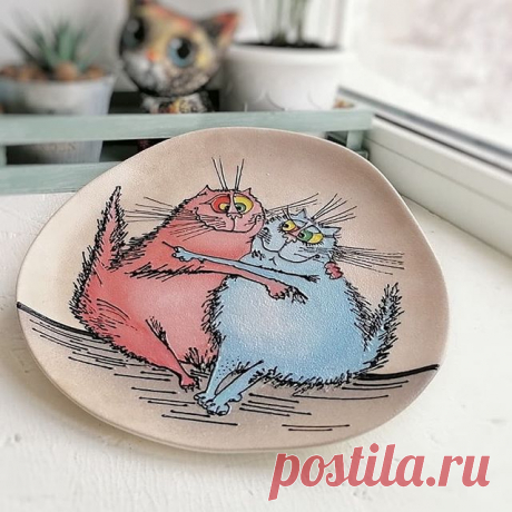 Забавные иллюстрации на тарелках: ручная работа 🙌🏻 от @dada_bada