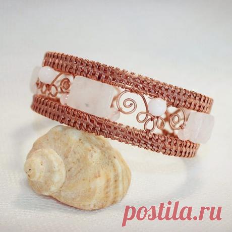 Браслет медь/розовый кварц
#wirewrap #wire #jewerly #braslet #boho #bohochic #handmade #gemlove #naturalstones #naturebeads #copper #quartz #rosequartz