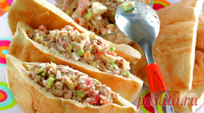 Салат с тунцом в питах
