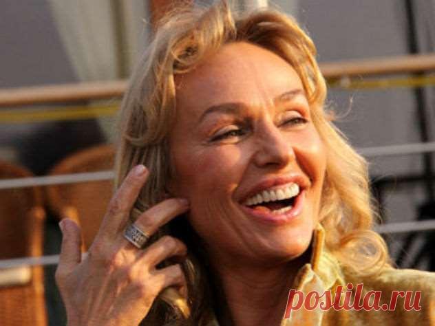 63-летняя Наталья Андрейченко впервые за долгие годы вышла в свет | Люблю Себя