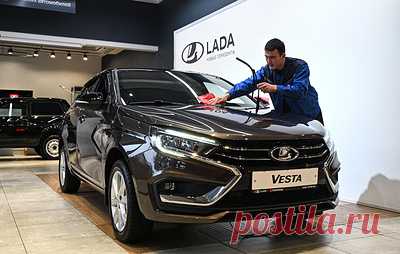 В новый год с новыми моделями: что ждать от российского авторынка в 2023 году. Игорь Моржаретто — о планах автопроизводителей в РФ и о том, откуда ждать подспорья