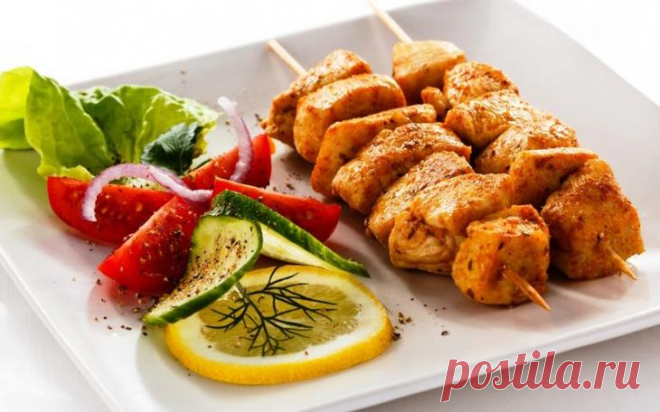5 вкуснейших маринадов для шашлыка Рецепты аппетитных маринадов для шашлыка. При приготовлении стоит учесть, что состав ингредиентов рассчитан на 1 кг мяса. ЛимонныйОтличный вкус и пикантность. Лимонный сок превосходно сочетается с соч...