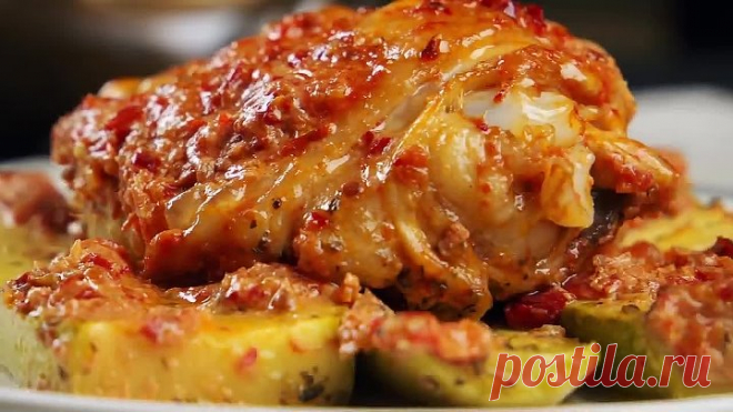 Куриные бедра на кабачке, сочно и очень вкусно