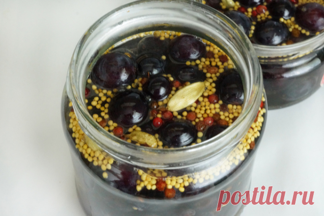 Лучше и вкуснее чем маслины 
Маринованный виноград. Если никогда не пробовали, очень рекомендую!

Ингредиенты


850-1000 г Виноград
700 мл Вода
100 мл Уксус (виноградный, 6%. Я использую бальзамический. Количество уксуса можно у…