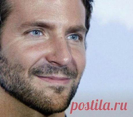 Папина дочка: Брэдли Купер вывел 2-летнюю дочь в свет