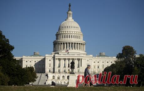 The Hill заявила, что Конгресс откладывает предметное обсуждение дальнейшей помощи Киеву. По данным издания, это связано с неопределенной ситуацией с повышением потолка госдолга в США и неясными перспективами контрнаступления ВСУ