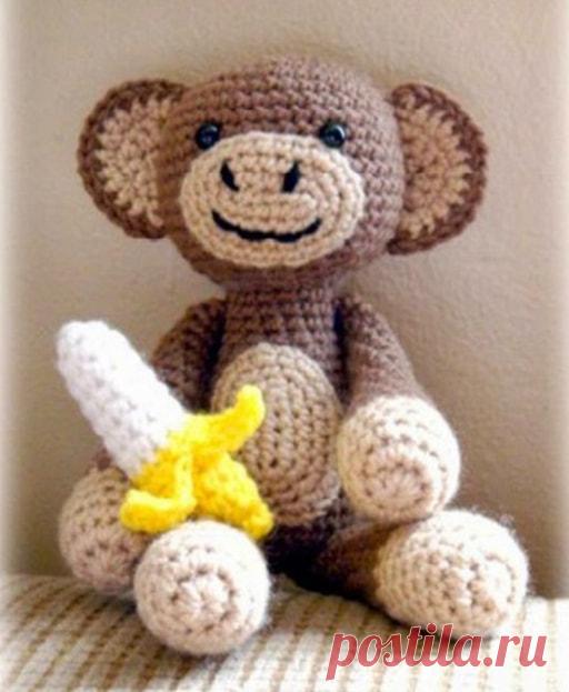 Бесплатный мастер-класс по вязанию Обезьянка с бананом крючком. Автор неизвестен. 🧶Схемы вязания игрушек IRINELY.ART🧵