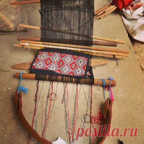 Ремесленник берет перерыв от ее ткачества в сообществе Quiejel, Chichicastenango.  #ArtisanMade #ethicalfashion #mayatraditions #artisanal