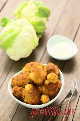 Гарнир из цветной капусты с отрубями
Ингредиенты
Цветная капуста - 1 кг
Отруби - 1/2 стакана
Соль по вкусу
Масло растительное - 2 ст.л.
Способ приготовления
Цветную капусту промыть, разобрать на соцветия и отваривать в подсоленной воде в течение 3 минут.
Измельчить отруби.
Соцветия капусты вынуть из воды и обвалять в крошке из отрубей.
Затем обжарить в масле на сковороде в течение 1-2 минут 
Пищевая ценность на 100 г:
Калории: 79,2
Жиры: 3,6
Углеводы: 9,4
Белки: 3,5