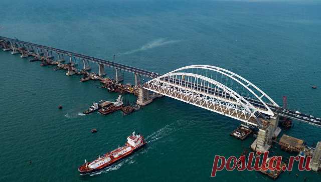 Крымский мост открывают для автомобилистов. Чем он важен для России