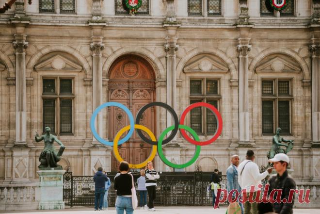 «Как никто от никого». Спортсмены из России останутся без призовых на ОИ?. Новая подстава от МОК для российских спортсменов, собирающихся ехать на Олимпийские игры в Париж, — все они должны быть сняты с госфинансирования и не имеют права на получение призовых в случае завоевания медалей. Как это понимать?