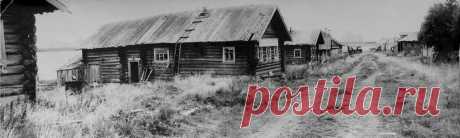 По своей ли волюшке
Бросили мы Родину?
Малая и сирая
Родина, прости!
Покорились долюшке -
Позабыли Родину...
Боль неисцелимая
Сердце тяготит.

Знать, что сила черная,
Заслонила белое...
Подпалил плюгавый
Старое село.
В скорби гладь озерная,
Поле обгорелое...
Храм, давно безглавый,
Пламя извело.

Родина лампадная,
С нами сила крестная,
Пусть к селу тропиночку
Вымыли дожди.
Светлая и ладная,
Родина небесная,
Душу-сиротиночку
К Богу приведи.