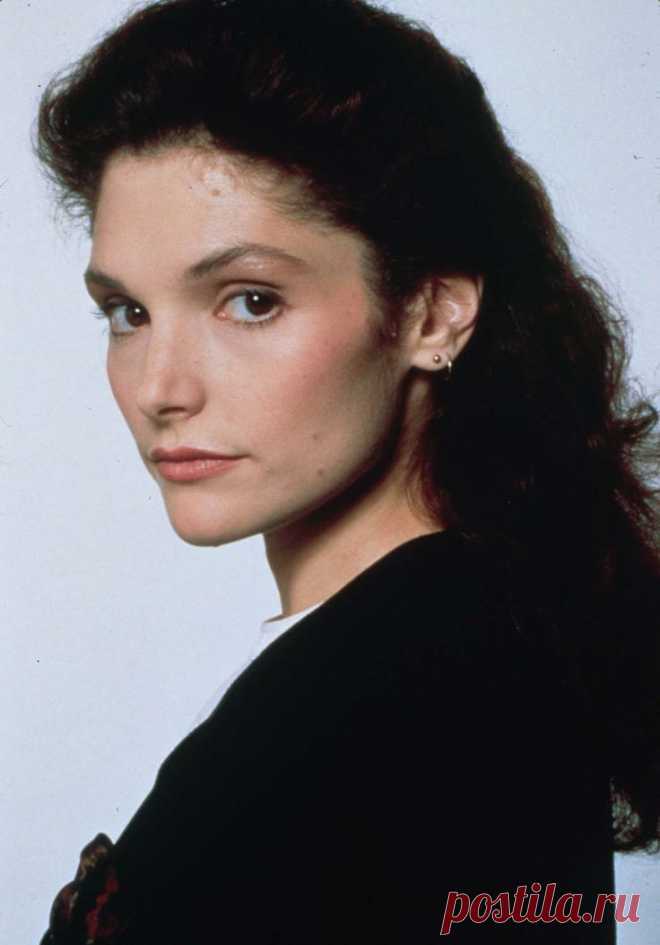 Мэри Элизабет Мастрантонио, 17 ноября, 1958