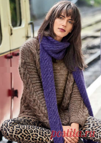 Женский шарф спицами Женский шарф и пуловер со скошенными краями, вязаный спицами.