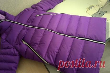 Шьем пуховик для девочки. Видео МК+выкройки для моделирования.
----------------------------------------------------------------------------------------
1. Крой и сборка на примерку.
2. Обработка кармана. Сборка верха.
3. Обработка деталей подкладки. Сборка подкладки.
Показать полностью…