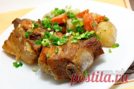 Свиные рёбрышки в духовке с картофелем
