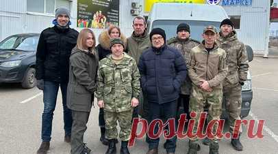 «Донбасс для нас не пустой звук»: как дочь награждённого за отвагу добровольца помогает бойцам на СВО. Отец жительницы Елабуги Варвары Колесниковой ушёл добровольцем на спецоперацию весной прошлого года. Девушка, до этого почти десять лет занимавшаяся зооволонтёрством, стала помогать участникам СВО. Колесникова рассказала RT, какие вещи привозит «за ленточку», что оказалось самым сложным при доставке гуманитарки и почему её не пугают обстрелы. Читать далее