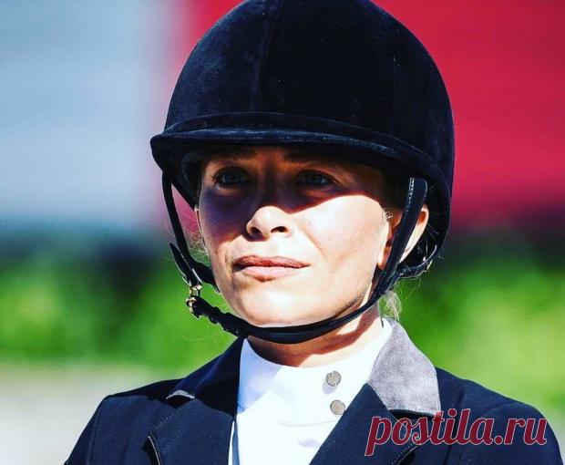 Мэри-Кейт Олсен приняла участие в соревновании по верховой езде