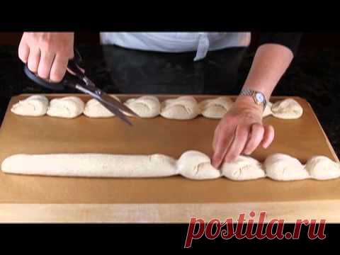 Shaping a dragon tail baguette / Еда и напитки / Разделка теста / Pinme.ru / Галина Макарова