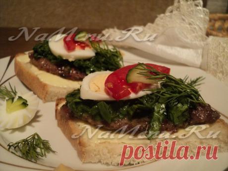 Бутерброд с мясом, яйцом и помидорами: рецепт