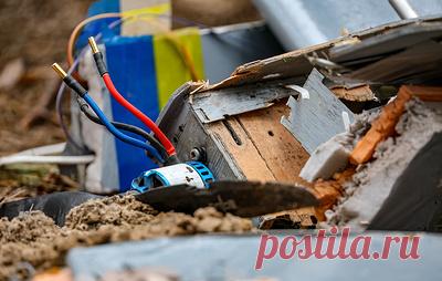 В Волгограде около домов упали обломки БПЛА. Пункты временного размещения привели в готовность