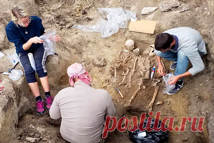 В Баксанском ущелье обнаружили более 50 древних погребений. В Баксанском ущелье в Кабардино-Балкарии обнаружили более 50 древних погребений. Исследованиями на могильнике Заюково-3 занимались участники Объединенной северокавказской археологической экспедиции. Им удалось найти рекордное с 2014 года количество погребений, включая погребение VIII века до нашей эры.