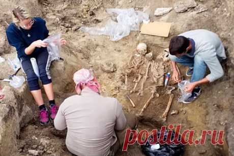 В Баксанском ущелье обнаружили более 50 древних погребений. В Баксанском ущелье в Кабардино-Балкарии обнаружили более 50 древних погребений. Исследованиями на могильнике Заюково-3 занимались участники Объединенной северокавказской археологической экспедиции. Им удалось найти рекордное с 2014 года количество погребений, включая погребение VIII века до нашей эры.