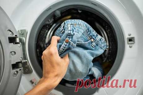 Сотрудник Levi’s раскрыл правильный способ стирки джинсов. Дизайн-директор американского бренда одежды и обуви Levi’s Пол О'Нил раскрыл правильный способ стирки джинсов. Удалять загрязнения с узанного предмета гардероба следует после того, как его надели 30-50 раз. При этом предпочтительно стирать изделия в холодной воде и не помещать в сушильную машину.