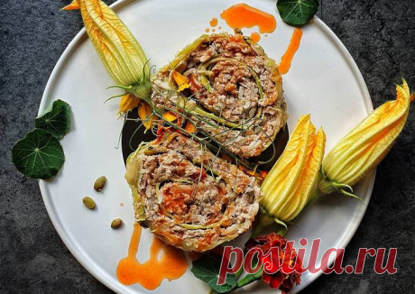Рулет с кабачком, фаршем и рисом - пошаговый рецепт с фото. Автор рецепта Mumla Uksare 🌳 . - Cookpad Просматривайте этот и другие пины на доске Мясо пользователя Светлана Минина.
Теги
Рулет с кабачком, фаршем и рисом — простой рецепт приготовления блюда.
Готовим рулетики с начинкой из овощей и фарша с рисом.
Просматривайте этот и другие пины на доске Закуски пользователя Татьяна.
