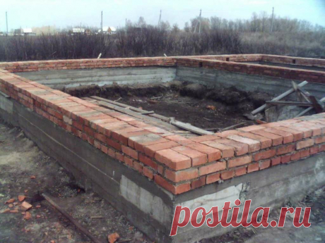 Для чего делают цокольную кирпичную кладку на фундаменте | Блог самостройщика Пульс Mail.ru Причины, по которым используют эту старую технологию в строительстве
