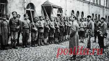 Китайские штыки русской революции | Чёрт побери Многим кажется, что за сто лет, прошедшие с 1917 года, белых пятен в революционной истории России остаться не должно. Однако в нашем славном Отечестве и спустя век находятся целые исторические пласты — либо малознакомые, либо вовсе неведомые широкой публике. Как, например, сюжет о 100-тысячном легионе китайских бойцов, ставшем опорой большевиков в первые годы советской власти. Китайские штыки русской революции Китайцам доверя...