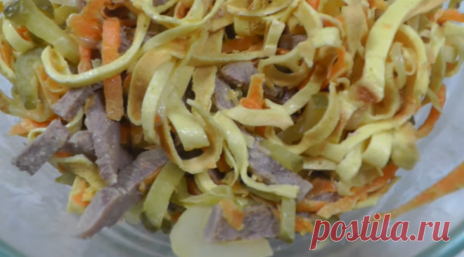Салат с говяжьим языком и омлетными блинчиками