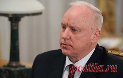 Глава СК поставил на контроль расследование убийства трех девушек под Оренбургом. Их тела были обнаружены после пожара в частном доме. На данный момент известно, что трое 16-летних девушек приехали к своему знакомому в гости. После распития с ним дома, подростки вызвали такси и направились в поселок Зауральный. По дороге они встретили мужчину, который предложил подвезти их до дома. По его словам, в салоне авто находилось еще двое парней и две девушки. Приехав домой, водитель машины увез всех п…
