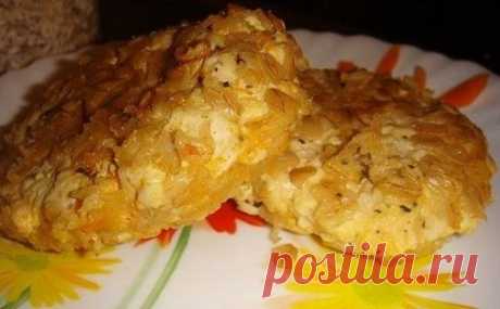 Куринные котлеты с чесноком и овощами
 103.43 ккал/100 г  Б/Ж/У: 13.36 / 1.41 / 8.77 
Ингредиенты:
150г куриного филе
3 ч.л. натурального йогурта
1/2 средней морковки
1-2 дольки чеснока
овсянка (для обваливания)
специи: красный перец, базилик, соль
Приготовление:
Порезать очень мелко грудку, посыпать специями и добавить йогурт.
Все перемешать.
Натереть на мелкой терке морковку + выдавить чеснок.
Потушить морковку с чесноком на воде...минутки 3).
Делим мясо на 4 части:
Берем одну, примин