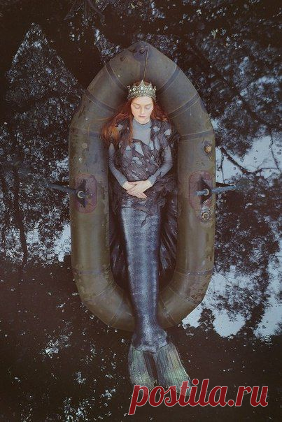 русалка в лодке