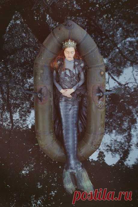 русалка в лодке