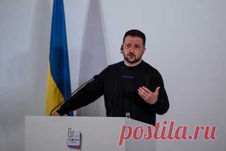 В США заявили о скором развале правительства Зеленского. Правительство президента Украины Владимира Зеленского может вскоре развалиться, заявил экс-советник Пентагона полковник Дуглас Макгрегор. «Украинский государственный аппарат находится на грани коллапса», — сказал отставной военный, добавив, что без поддержки Вашингтона «все развалится как карточный домик».