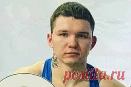 Убивший дикого медведя боксер пришел в себя и рассказал о случившемся. Боксер Илья Медведев, убивший дикого медведя, пришел в себя и рассказал полицейским о случившемся. По словам спортсмена, в тот день они с друзьями собирались порыбачить. Участники похода разделились, и один из них в какой-то момент столкнулся с медведем. Медведев решил помочь приятелю.