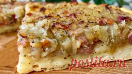 Zwiebelkuchen — знаменитый открытый луковый пирог немецкой кухни 
Этот пирог традиционно готовят во многих регионах Германии и некоторых кантонах Швейцарии. Как правило, такая выпечка подается по большим праздникам.
В зависимости от местности его выпекают из дрожже…