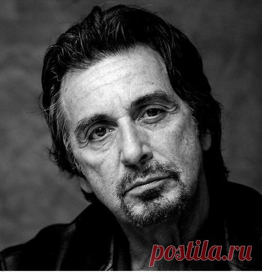 Поступок всегда важнее слов. Человек способен орать два часа — и помочь. Или два года сюсюкать — и предать.

@ Аль Пачино