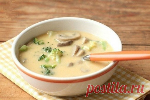 6 ПРОСТЫХ И БЕЗУМНО ВКУСНЫХ СЫРНЫХ СУПОВ 
Это просто мечта...

Сырный суп по-французски с чесночными гренками

Вам понадобятся:
- куриное филе — 400 г
- мягкий плавленый сыр — 200 г
- картофель — 3 шт.
- морковь — 1 шт.
- соль, молотый перец, душистый перец — по вкусу
- растительное масло — 2 ст. л.
- лавровый лист — 3 шт.
- свежая зелень по вкусу
- для гренок — багет (или любой другой хлеб), чеснок, оливковое масло

Как приготовить:
Кипятим в кастрюле 1,5 литра воды, наре...
