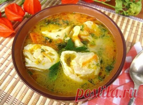 Топ-9 Вкуснейших горячих первых блюд. 1 Куриный суп с сырными рулетиками 2 Суп с куриными сердечками и лапшой 3 Рисовый суп с капустой и фаршем 4 Грибные щи с квашеной капустой 5 Польский фасолевый суп с колбасой 6 Быстрый куриный суп 7 Суп-солянка с сосисками 8 Суп с рисовой лапшой 9 Крем-суп с лесными грибами Куриный суп с сырными рулетиками Ингредиенты для супа: Куриный бульон 4 картофеля 1 морковь 1 луковица Зелень Ингредиенты для сырных рулетиков: 100-140 гр муки 100 гр плавленного сырка…