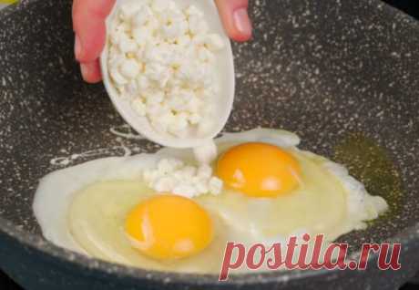 Добавляем в яичницу творог и получаем совершенно новое блюдо - Steak Lovers - Медиаплатформа МирТесен Яичница за считанные секунды становится совершенно другим блюдом, если в нее добавить обычный творог. Просто добавляем полстакана творога к яйцам и как ни в чем не бывало жарим их вместе на сковороде. Ингредиенты для такого завтрака нужны самые простые. Пара куриных яиц, 30 граммов зернистого - 3 ноября - 43932363947 - Медиаплатформа МирТесен